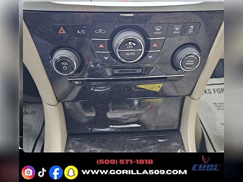 Used 2013 Chrysler 300 AWD image 9