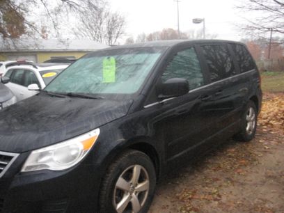 Used 2010 Volkswagen Routan SE