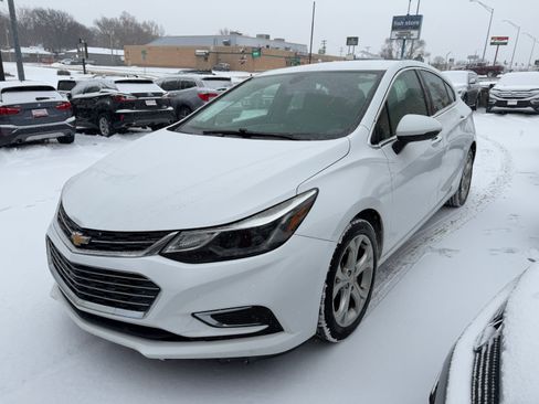Used 2017 Chevrolet Cruze Premier image 5