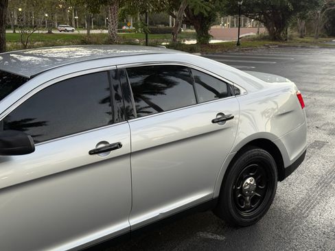 Used 2016 Ford Taurus image 27