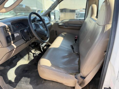 Used 2003 Ford F350 4x4 Regular Cab DRW Super Duty image 11