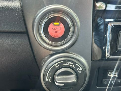 Used 2017 Nissan Titan XD 4x4 Crew Cab image 14