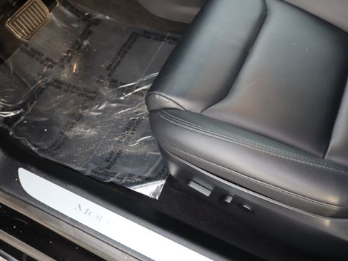 Used 2021 Tesla Model S Long Range Plus image 18