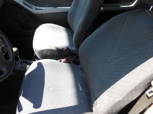 Used 2010 Toyota Yaris 2-Door Hatchback FWD image 9