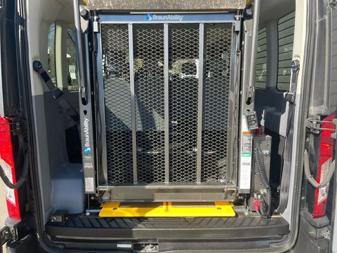 Used 2019 Ford Transit 350 XL image 7