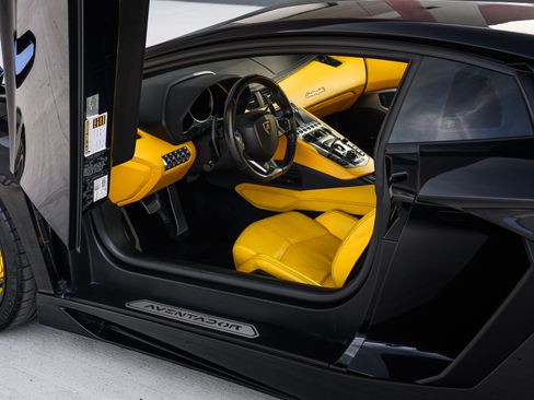 Used 2013 Lamborghini Aventador LP 700-4 image 27