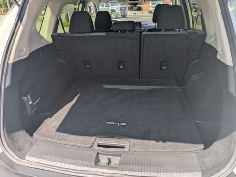 Used 2023 Nissan Rogue SV image 7