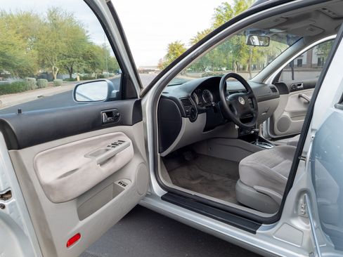 Used 2005 Volkswagen Jetta GLS TDI image 10