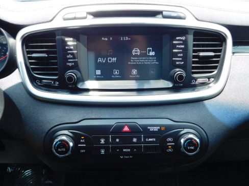 Used 2018 Kia Sorento FWD image 12