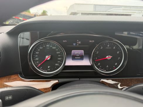 Used 2017 Mercedes-Benz E 300 4MATIC image 8