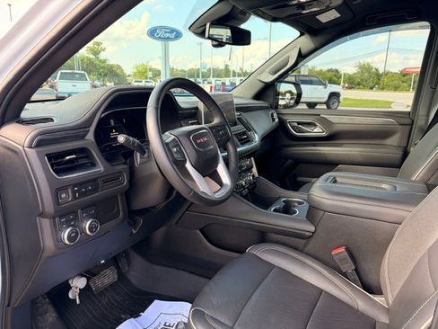 Used 2023 GMC Yukon XL 4WD SLT image 19