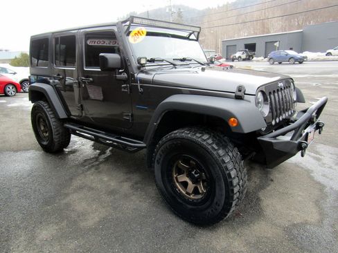Used 2017 Jeep Wrangler Sport image 6