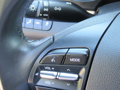 Used 2019 Hyundai Elantra Limited Sedan FWD image 21