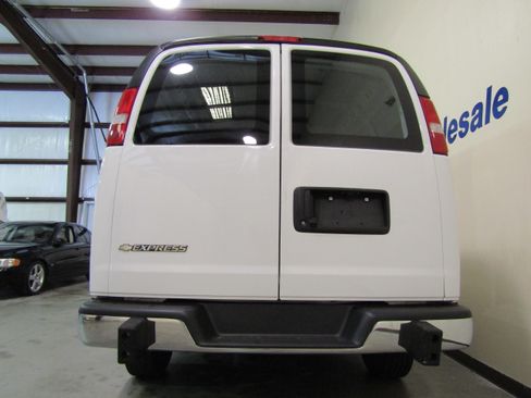 Used 2016 GMC Savana 2500 image 4