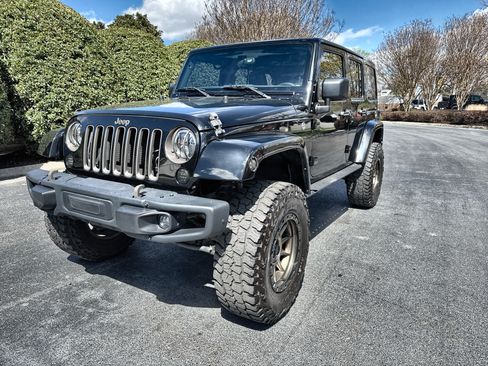 Used 2018 Jeep Wrangler Golden Eagle image 2