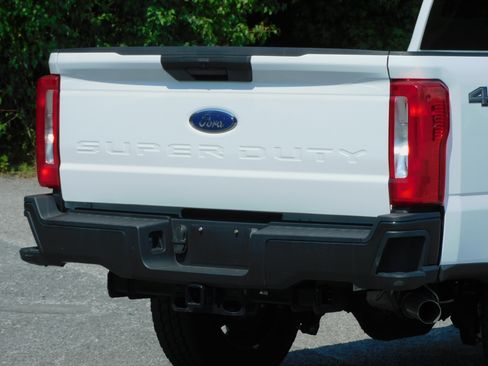 Used 2023 Ford F250 4x4 Crew Cab Super Duty image 12