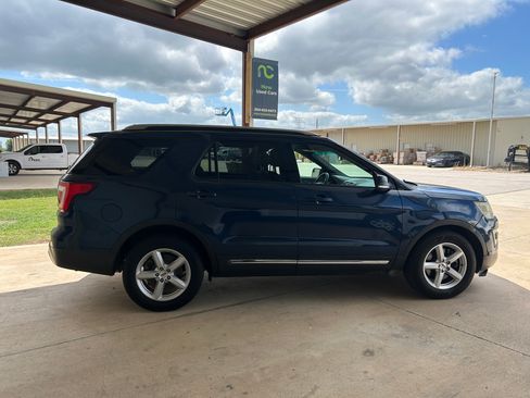 Used 2016 Ford Explorer FWD XLT image 7