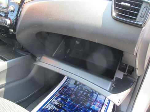 Used 2017 Nissan Rogue Sport S image 25