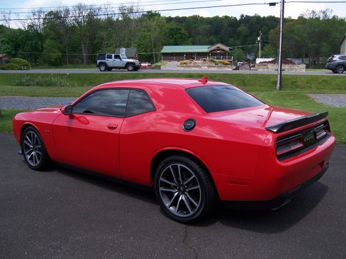 Used 2023 Dodge Challenger R/T RWD image 4