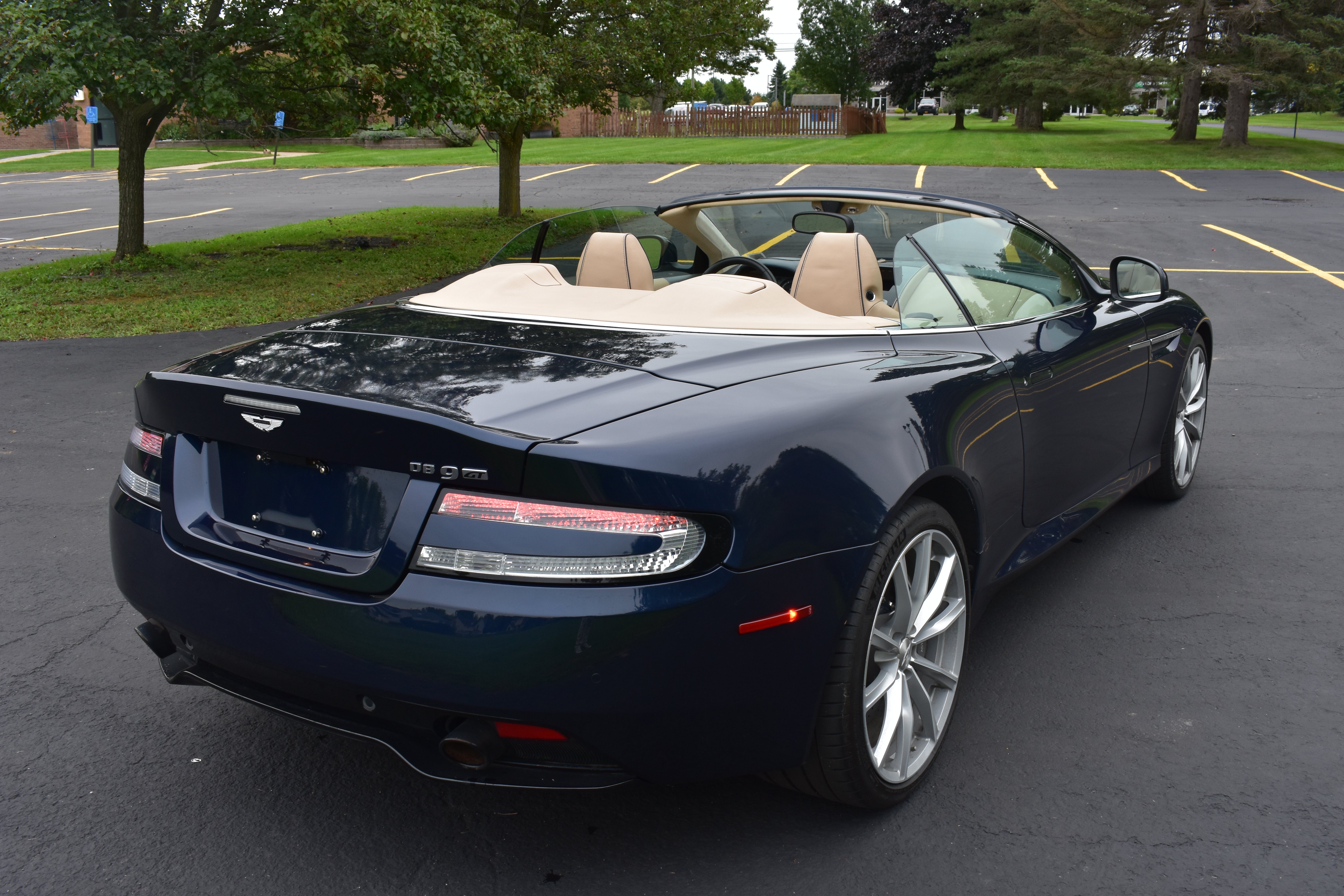 Used 2016 Aston Martin DB9 GT Volante RWD image 13