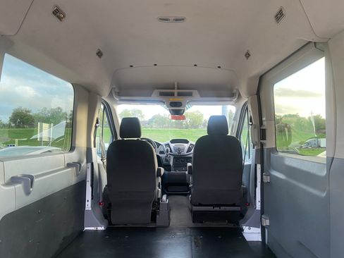 Used 2015 Ford Transit 150 XLT image 9