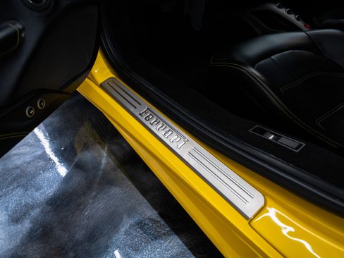 Used 2017 Ferrari 488 Spider image 15