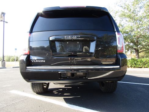 Used 2020 GMC Yukon Denali image 4