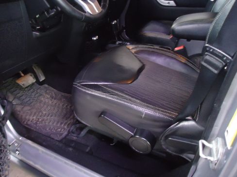 Used 2013 Jeep Wrangler Freedom Edition image 4