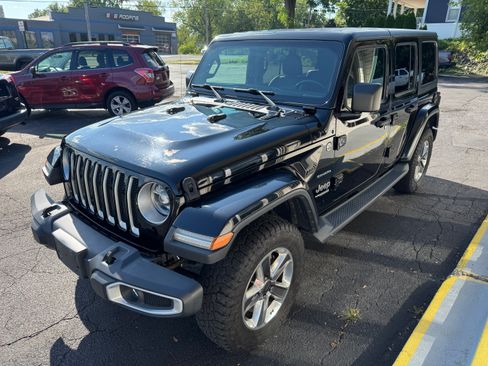Used 2019 Jeep Wrangler 4WD Unlimited Sahara image 3