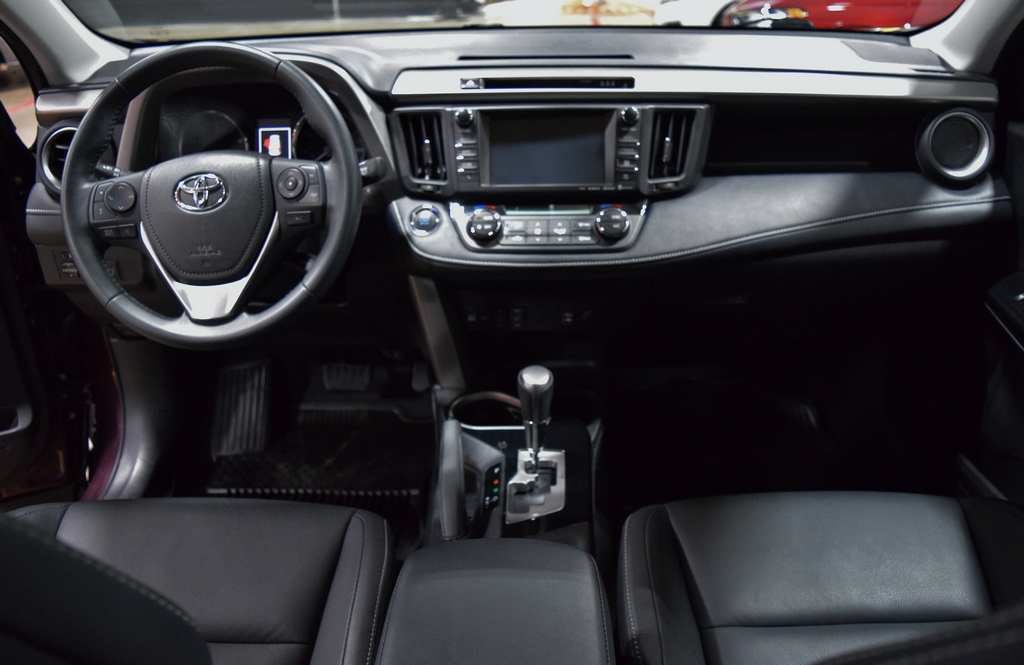 Used 2017 Toyota RAV4 Limited FWD image 25