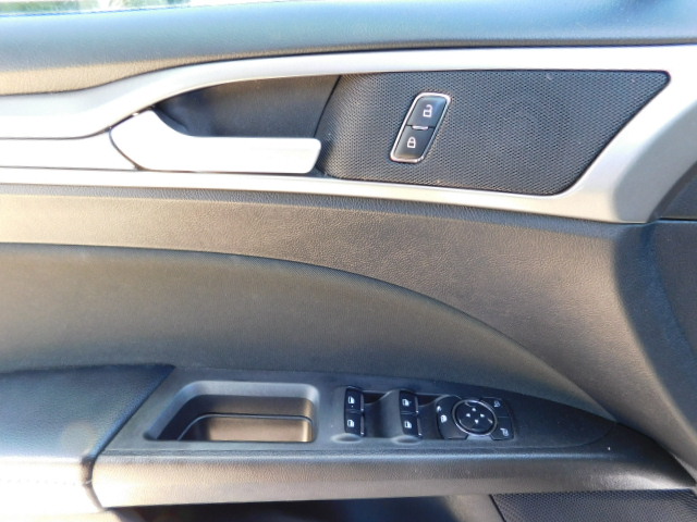 Used 2019 Ford Fusion SE FWD image 11