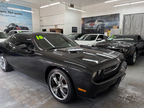 Used 2010 Dodge Challenger SE RWD image 13