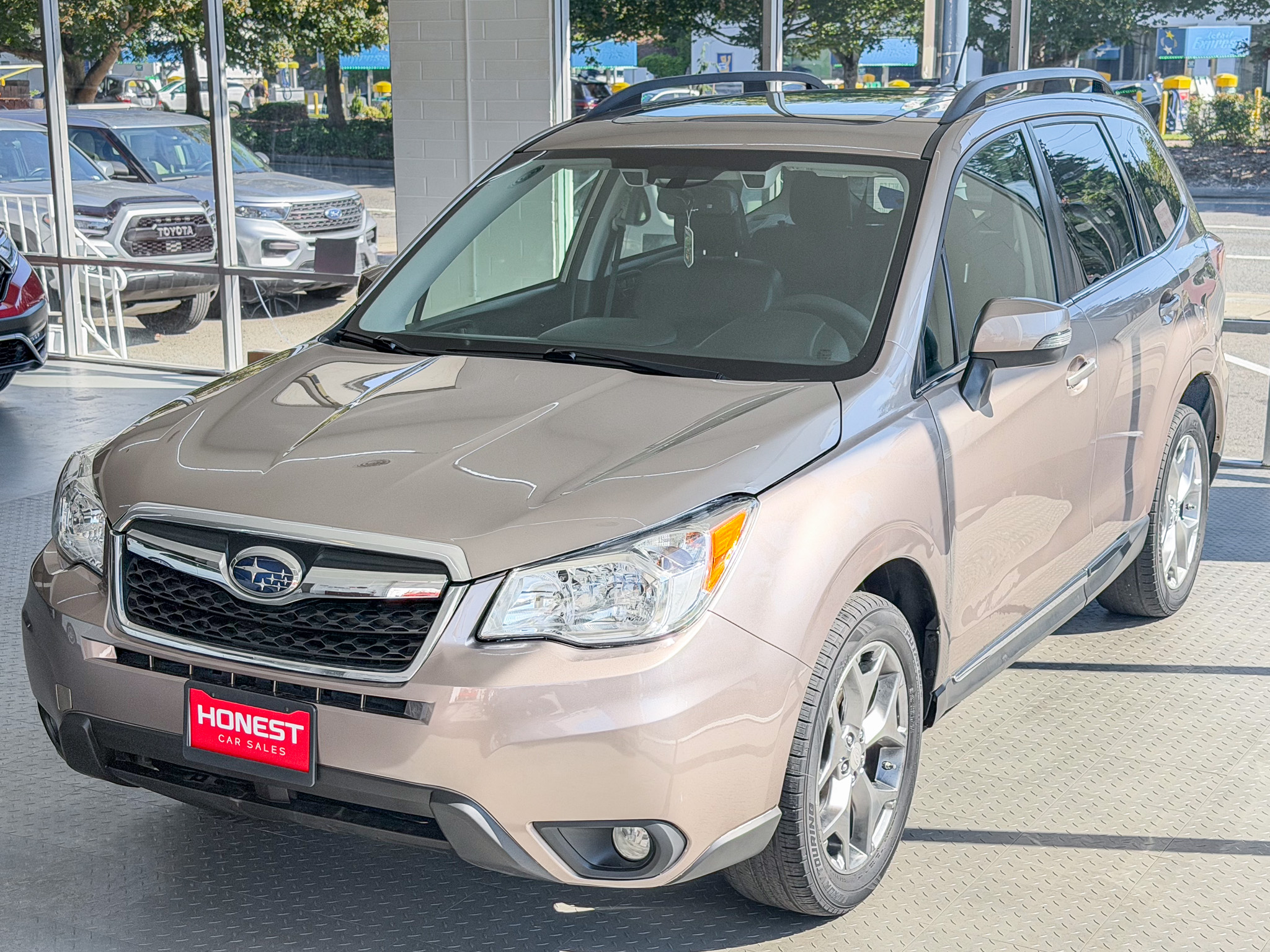 Used 2015 Subaru Forester 2.5i Touring AWD/4WD image 3