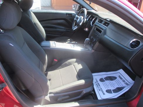 Used 2014 Ford Mustang image 4