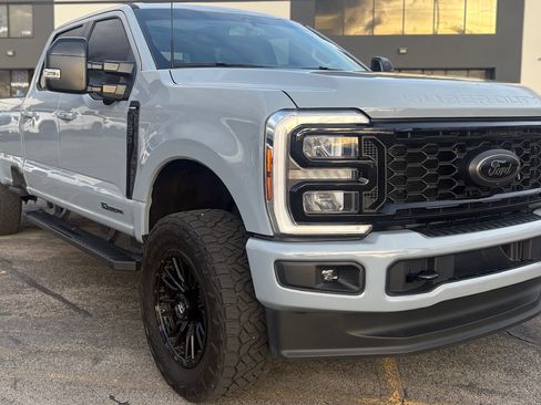 Used 2025 Ford F350 Lariat image 3