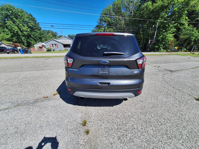 Used 2017 Ford Escape 4WD SE image 14