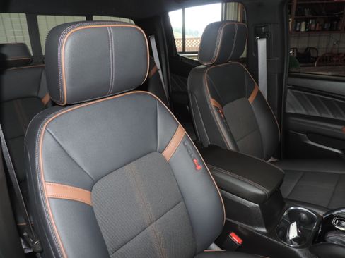 Used 2024 GMC Canyon AT4 image 27