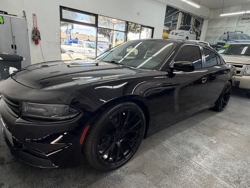 Used 2016 Dodge Charger SXT RWD image 8