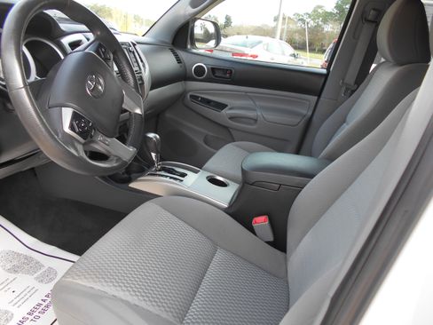 Used 2015 Toyota Tacoma PreRunner image 8