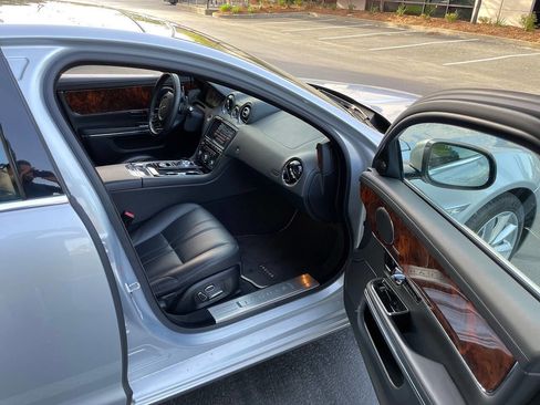 Used 2013 Jaguar XJ Supercharged image 11