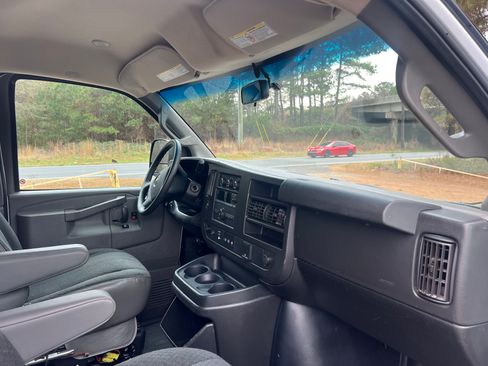 Used 2021 GMC Savana 2500 LS image 11