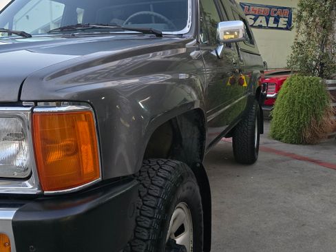 Used 1988 Toyota Pickup Deluxe image 38