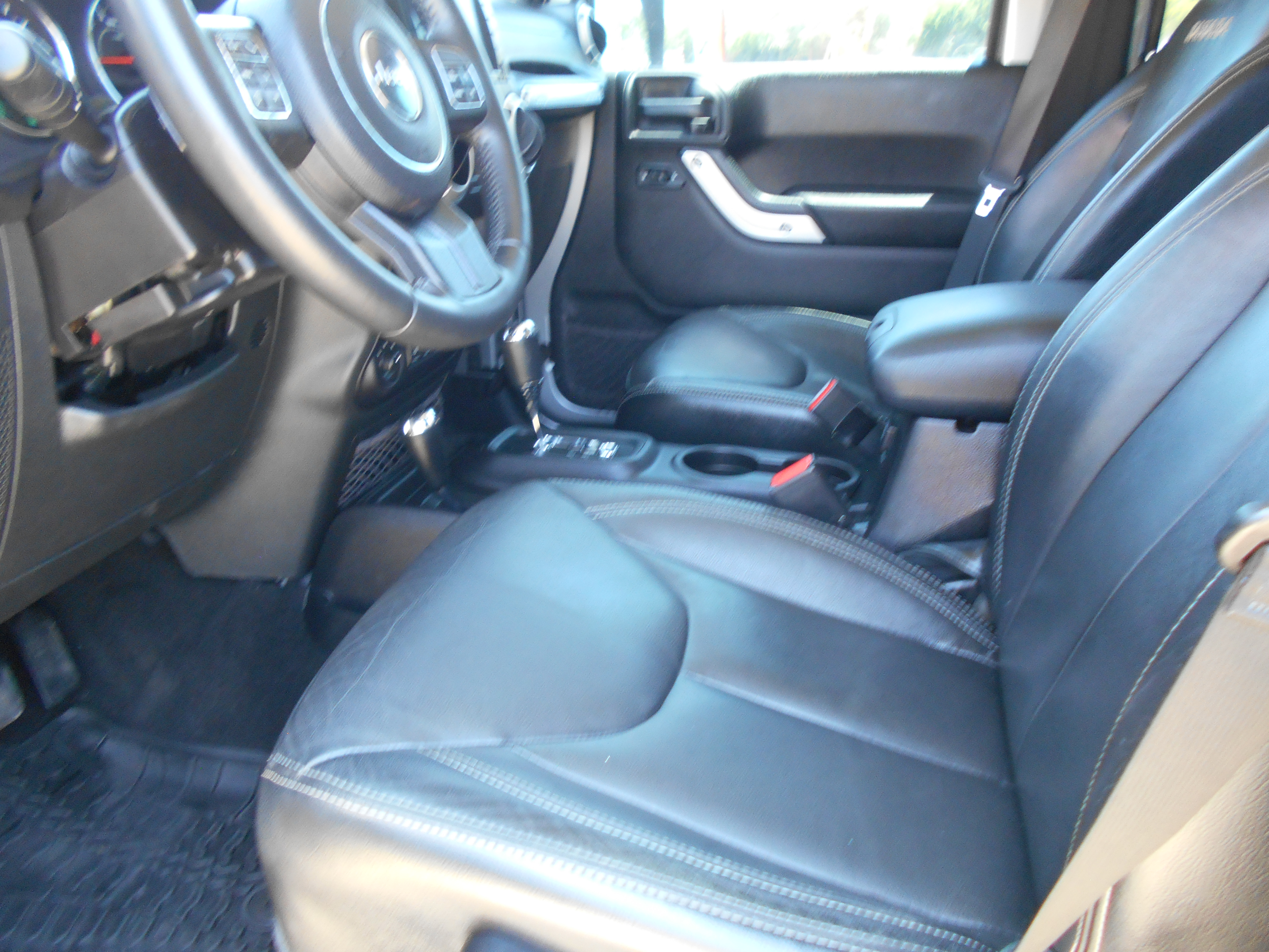 Used 2016 Jeep Wrangler Unlimited Sahara AWD/4WD image 9