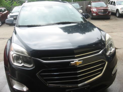 Used 2017 Chevrolet Equinox LT FWD image 2