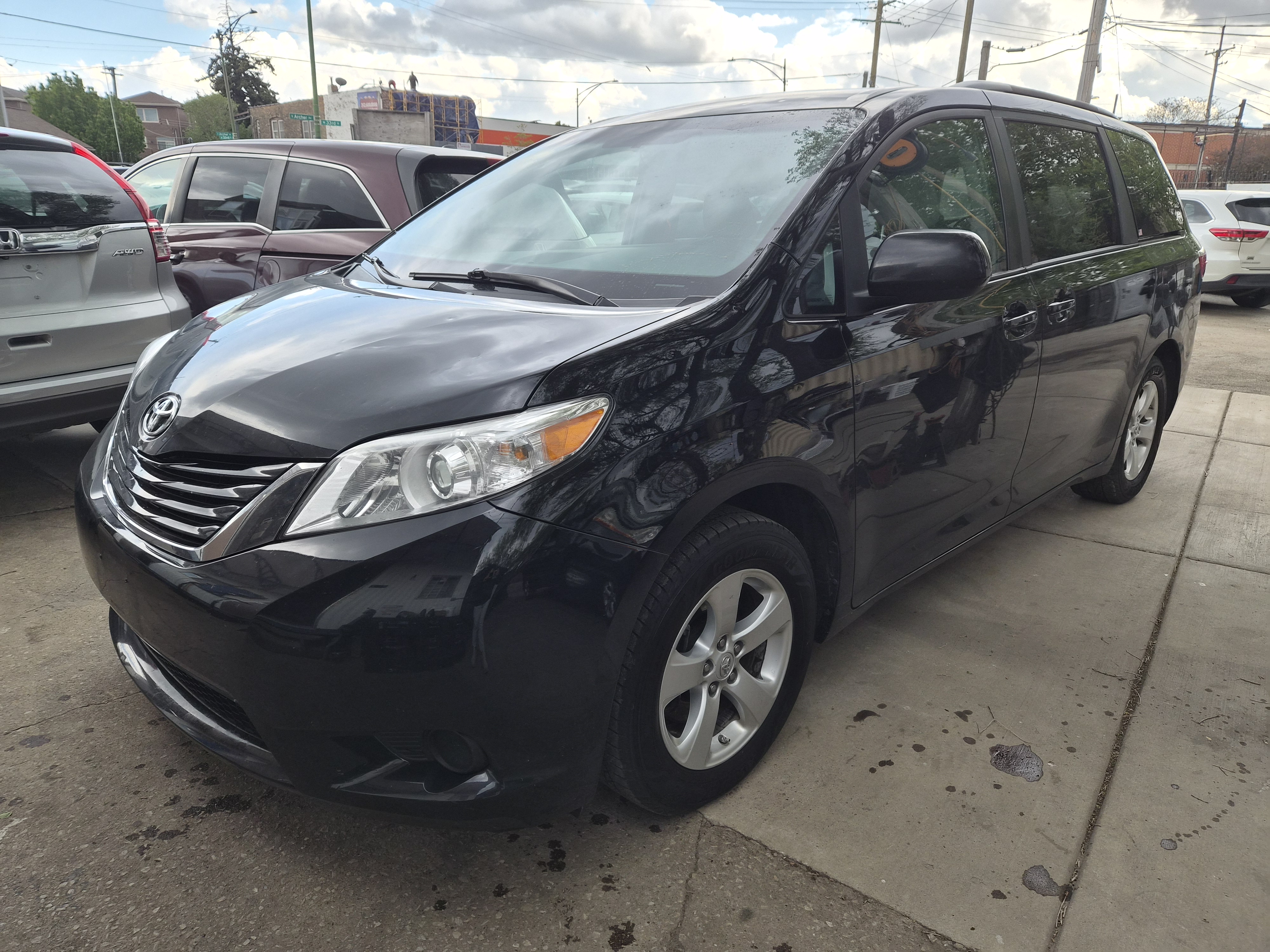 Used 2017 Toyota Sienna LE FWD image 2