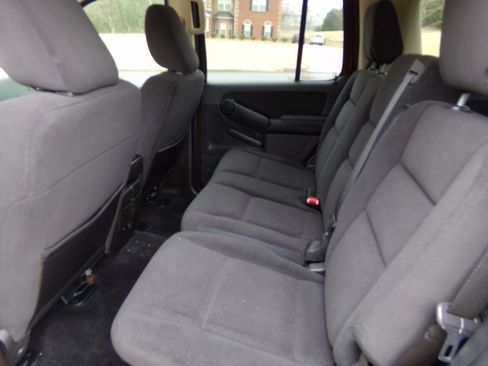 Used 2010 Ford Explorer XLT image 12