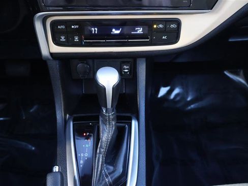 Used 2019 Toyota Corolla LE image 19