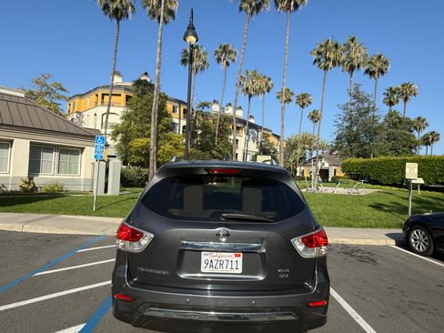 Used 2013 Nissan Pathfinder 4WD image 4