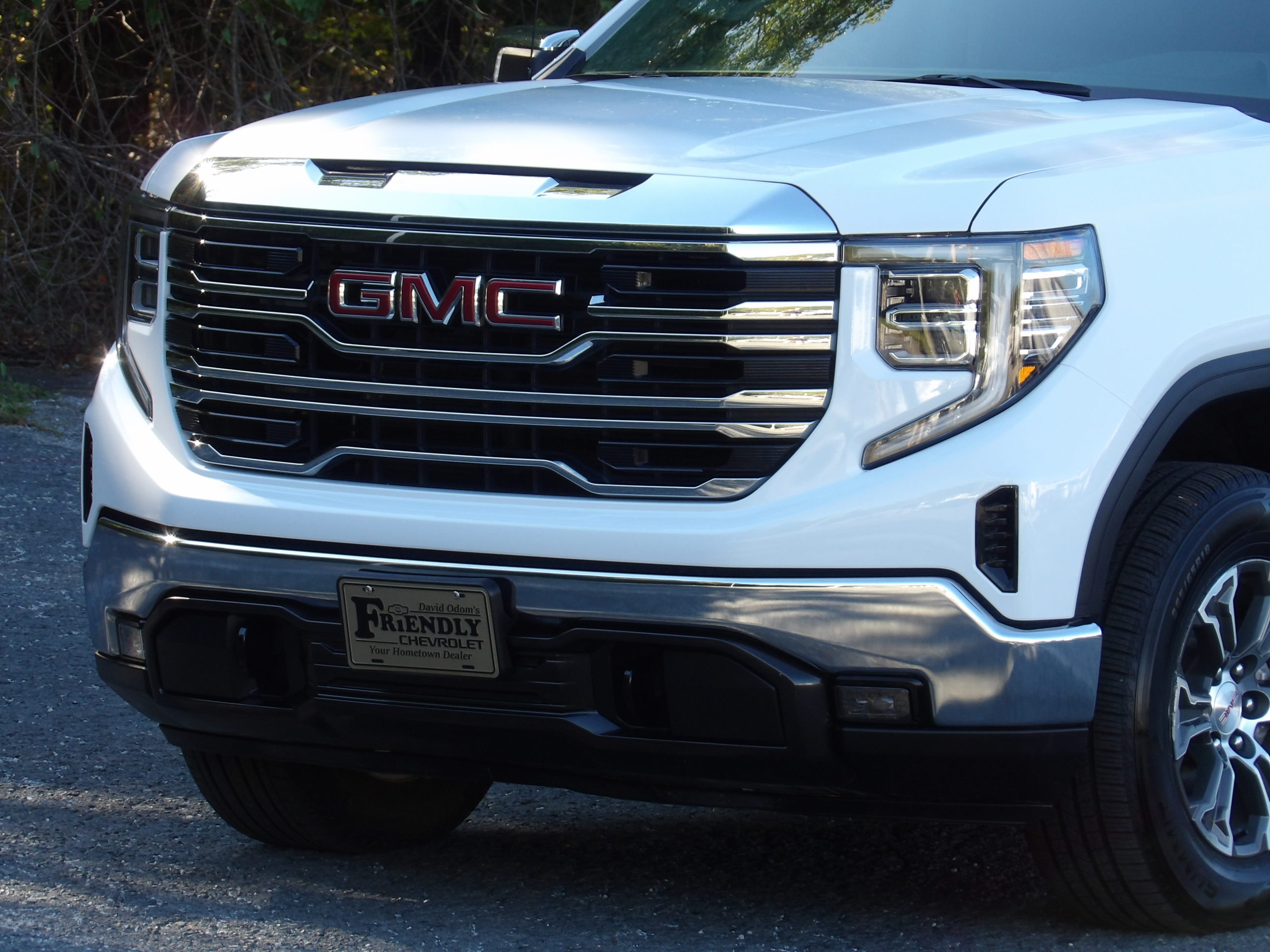Used 2026 GMC Sierra 1500 4x4 Crew Cab SLT image 9