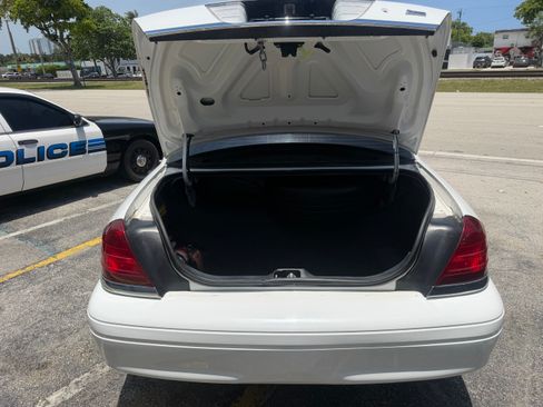 Used 2010 Ford Crown Victoria Police Interceptor RWD image 31